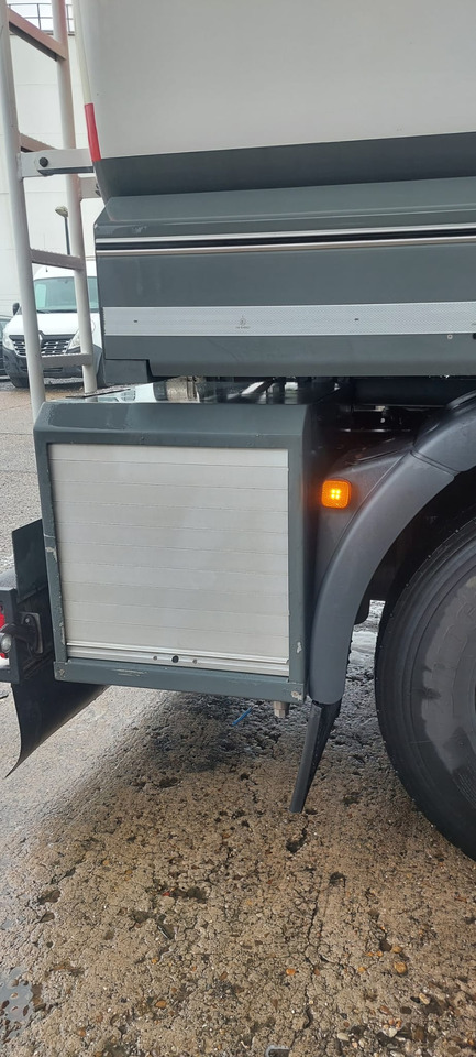 MAN TGS - Kamion cisterna: slika MAN TGS - Kamion cisterna MAN TGS - Kamion cisterna: slika MAN TGS - Kamion cisterna