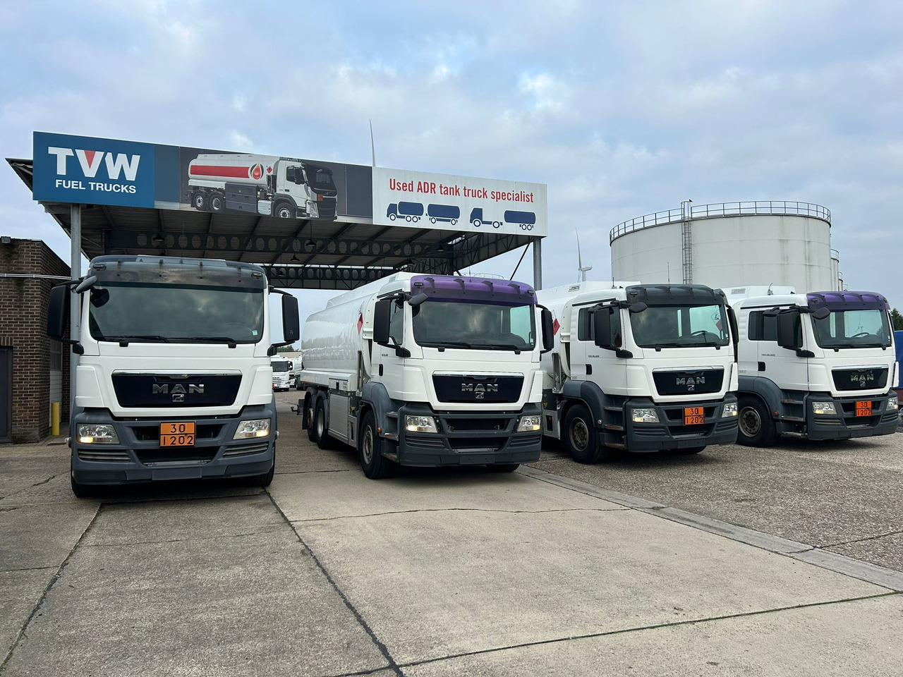MAN TGS (lot of 4) - Kamion cisterna: slika MAN TGS (lot of 4) - Kamion cisterna MAN TGS (lot of 4) - Kamion cisterna: slika MAN TGS (lot of 4) - Kamion cisterna