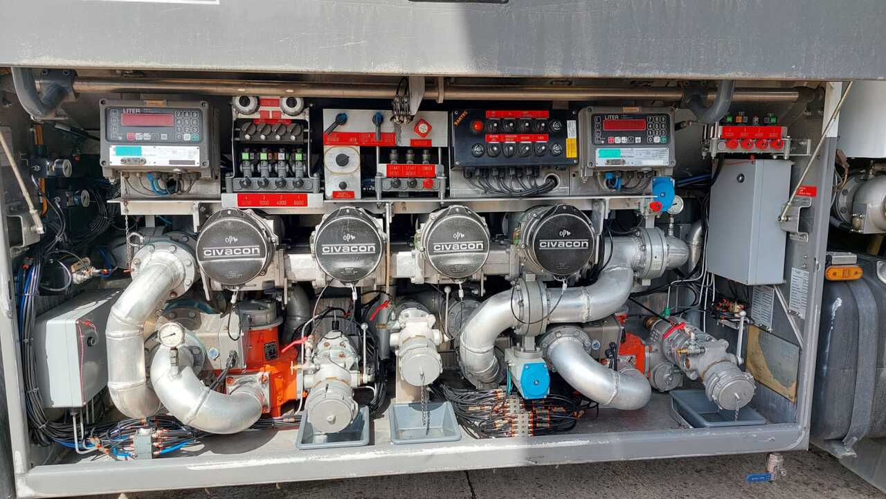 MERCEDES ACTROS - Kamion cisterna: slika MERCEDES ACTROS - Kamion cisterna MERCEDES ACTROS - Kamion cisterna: slika MERCEDES ACTROS - Kamion cisterna