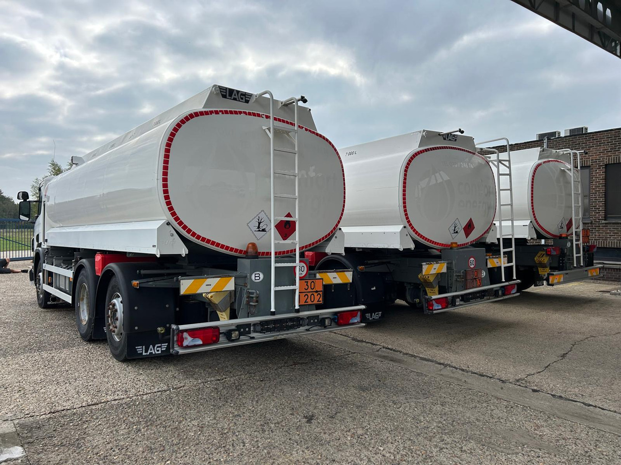 SCANIA P320/P360 (lot of 3) - Kamion cisterna: slika SCANIA P320/P360 (lot of 3) - Kamion cisterna SCANIA P320/P360 (lot of 3) - Kamion cisterna: slika SCANIA P320/P360 (lot of 3) - Kamion cisterna