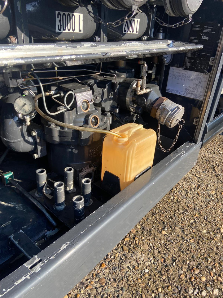 SCANIA P410 - Kamion cisterna: slika SCANIA P410 - Kamion cisterna SCANIA P410 - Kamion cisterna: slika SCANIA P410 - Kamion cisterna