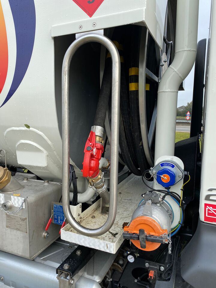 VOLVO FL - Kamion cisterna: slika VOLVO FL - Kamion cisterna VOLVO FL - Kamion cisterna: slika VOLVO FL - Kamion cisterna