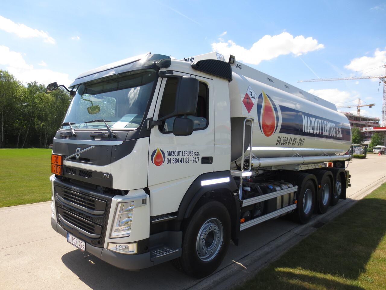 VOLVO FM - Kamion cisterna: slika VOLVO FM - Kamion cisterna VOLVO FM - Kamion cisterna: slika VOLVO FM - Kamion cisterna