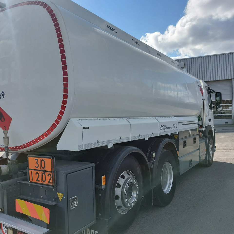 Kamion cisterna VOLVO FM: slika Kamion cisterna VOLVO FM Kamion cisterna VOLVO FM: slika Kamion cisterna VOLVO FM