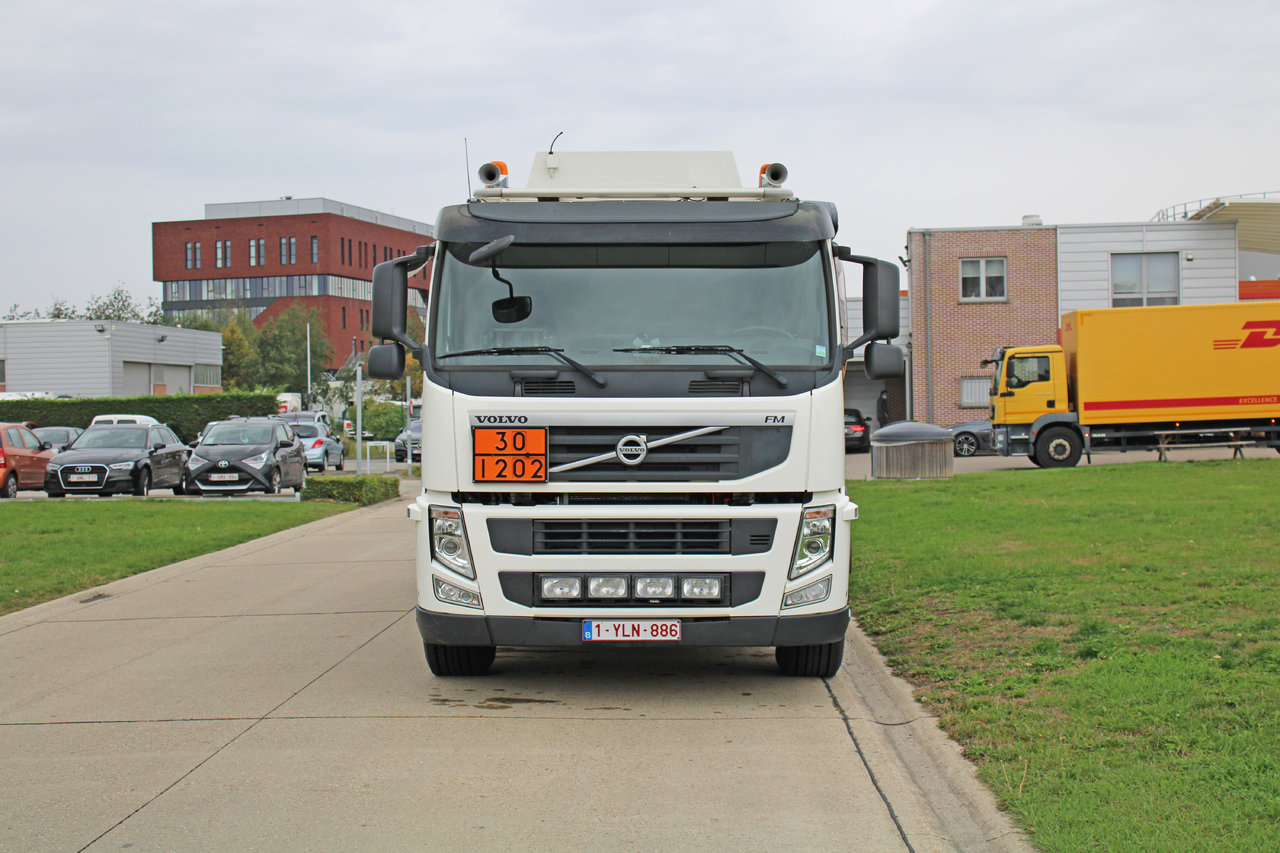 VOLVO FM - Kamion cisterna: slika VOLVO FM - Kamion cisterna VOLVO FM - Kamion cisterna: slika VOLVO FM - Kamion cisterna