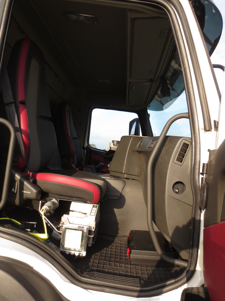 VOLVO FM - Kamion cisterna: slika VOLVO FM - Kamion cisterna VOLVO FM - Kamion cisterna: slika VOLVO FM - Kamion cisterna