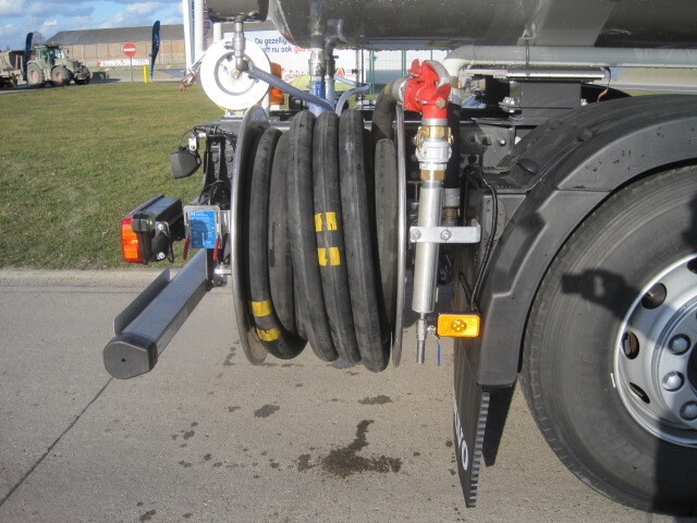 VOLVO FM - Kamion cisterna: slika VOLVO FM - Kamion cisterna VOLVO FM - Kamion cisterna: slika VOLVO FM - Kamion cisterna