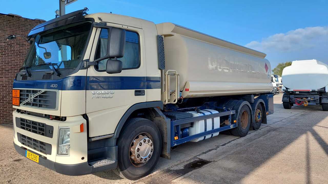 VOLVO FM - Kamion cisterna: slika VOLVO FM - Kamion cisterna VOLVO FM - Kamion cisterna: slika VOLVO FM - Kamion cisterna
