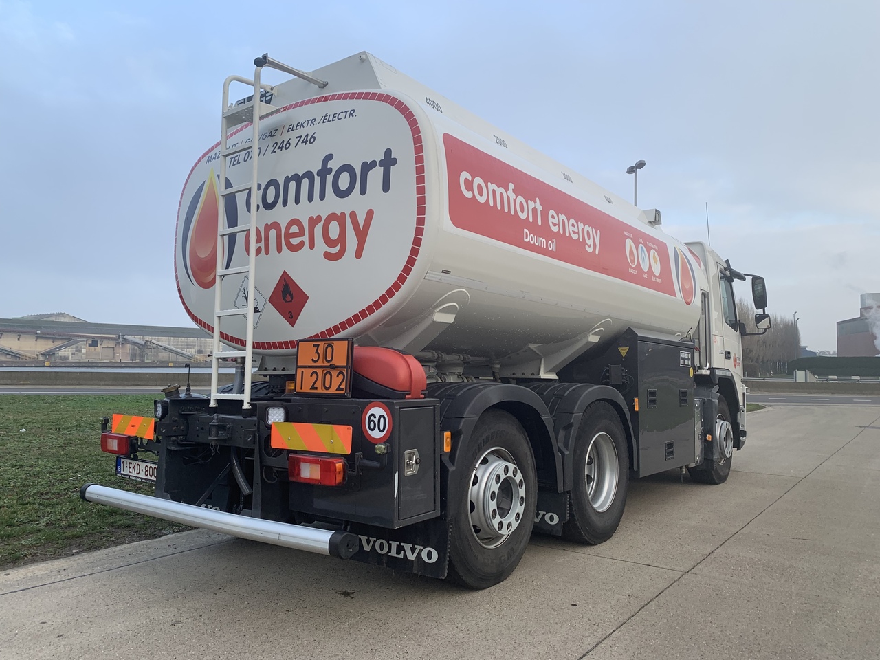 Kamion cisterna Volvo FMFH: slika Kamion cisterna Volvo FMFH