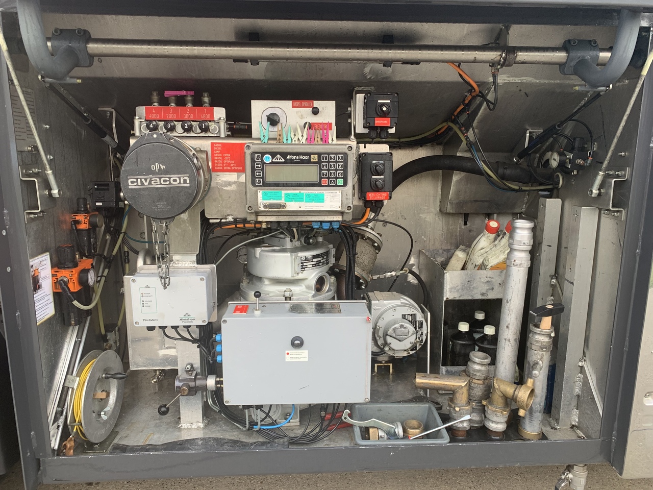 Kamion cisterna Volvo FMFH: slika Kamion cisterna Volvo FMFH