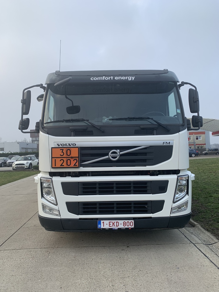 Kamion cisterna Volvo FMFH: slika Kamion cisterna Volvo FMFH