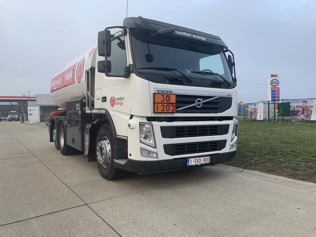 Kamion cisterna Volvo FMFH: slika Kamion cisterna Volvo FMFH