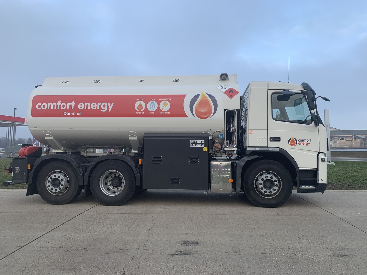 Kamion cisterna Volvo FMFH: slika Kamion cisterna Volvo FMFH