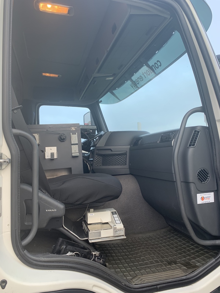 Kamion cisterna Volvo FMFH: slika Kamion cisterna Volvo FMFH