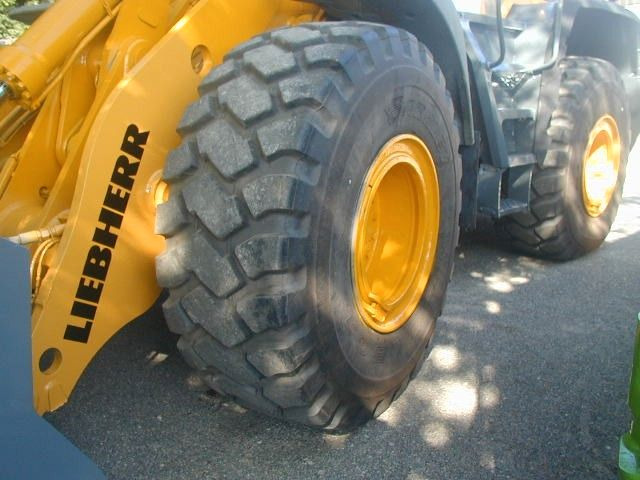 Utovarivač na kotačima Liebherr L556 2plus2: slika Utovarivač na kotačima Liebherr L556 2plus2 Utovarivač na kotačima Liebherr L556 2plus2: slika Utovarivač na kotačima Liebherr L556 2plus2