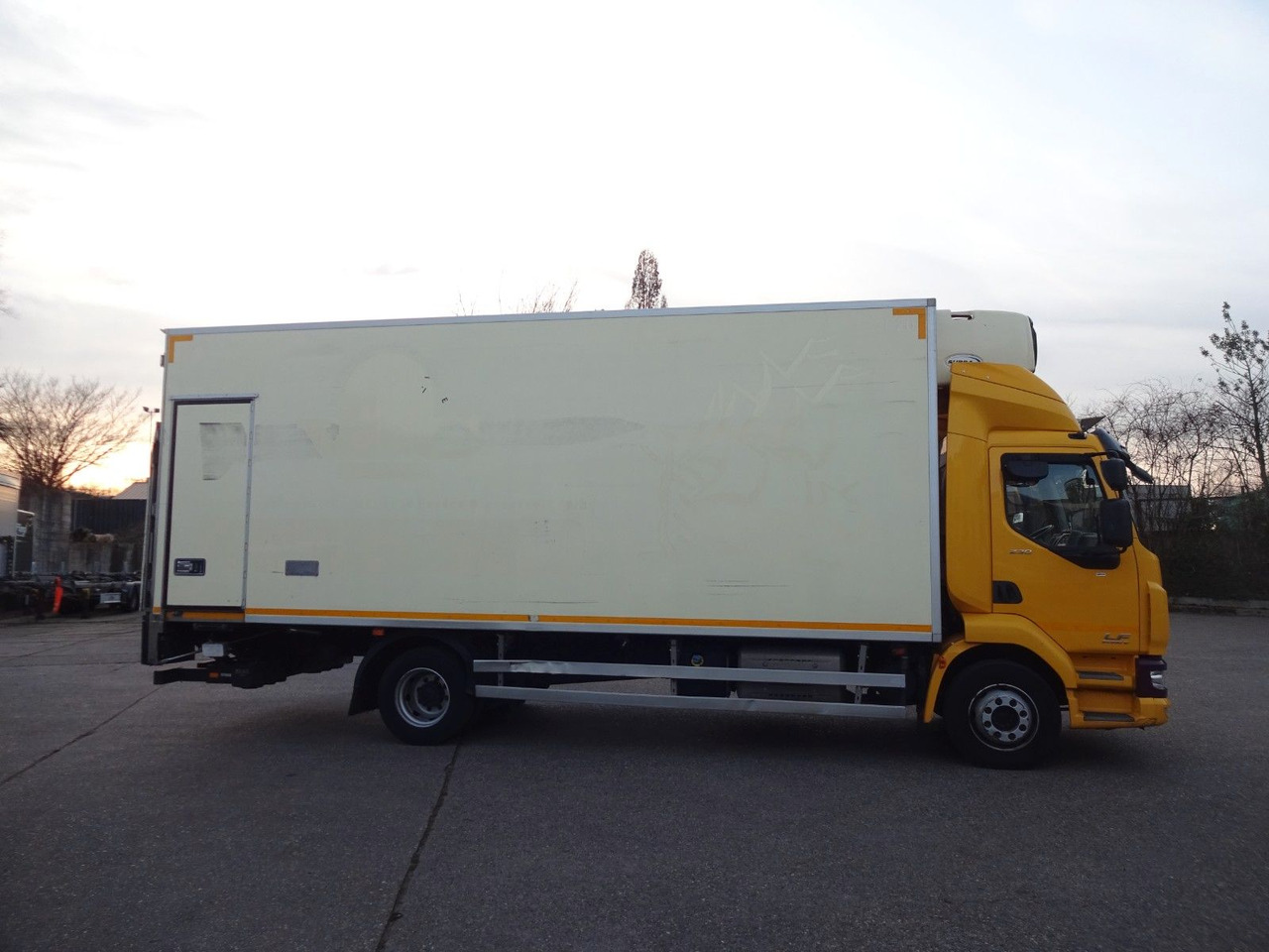 DAF LF 230, 12 T, LBW, Türen, Klima, Automat, Kamera - Kamion hladnjača: slika  DAF LF 230, 12 T, LBW, Türen, Klima, Automat, Kamera - Kamion hladnjača DAF LF 230, 12 T, LBW, Türen, Klima, Automat, Kamera - Kamion hladnjača: slika  DAF LF 230, 12 T, LBW, Türen, Klima, Automat, Kamera - Kamion hladnjača
