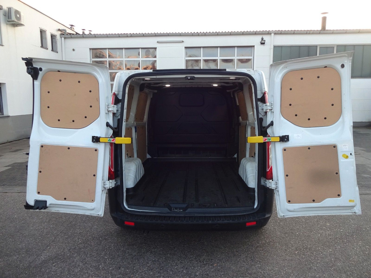 Zakup  Ford Transit Custom Kasten 280 L1H1, PDC Ford Transit Custom Kasten 280 L1H1, PDC: slika Zakup  Ford Transit Custom Kasten 280 L1H1, PDC Ford Transit Custom Kasten 280 L1H1, PDC