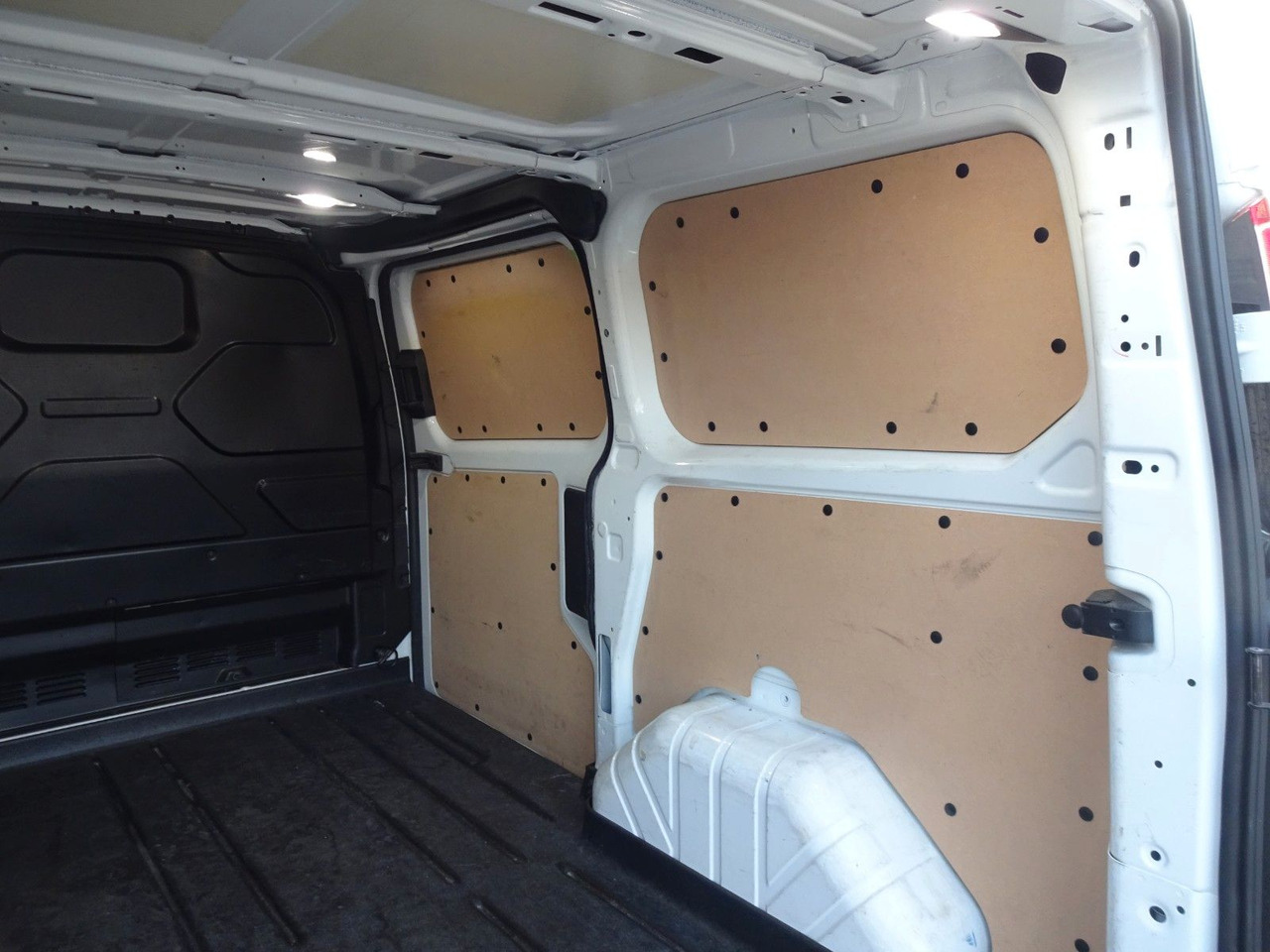 Zakup  Ford Transit Custom Kasten 280 L1H1, PDC Ford Transit Custom Kasten 280 L1H1, PDC: slika Zakup  Ford Transit Custom Kasten 280 L1H1, PDC Ford Transit Custom Kasten 280 L1H1, PDC