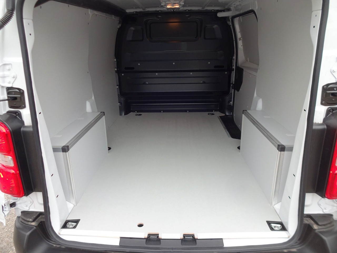 Novi Mali kombi Opel 50 x Vivaro Kasten L1H1, Klima, PDC,: slika Novi Mali kombi Opel 50 x Vivaro Kasten L1H1, Klima, PDC,