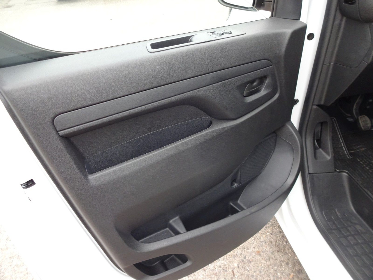 Novi Mali kombi Opel 50 x Vivaro Kasten L1H1, Klima, PDC,: slika Novi Mali kombi Opel 50 x Vivaro Kasten L1H1, Klima, PDC,
