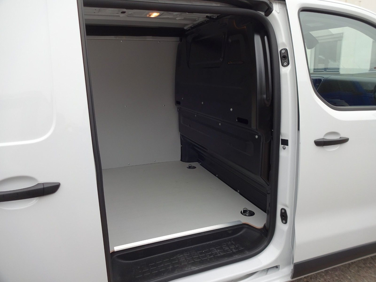 Novi Mali kombi Opel 50 x Vivaro Kasten L1H1, Klima, PDC,: slika Novi Mali kombi Opel 50 x Vivaro Kasten L1H1, Klima, PDC,