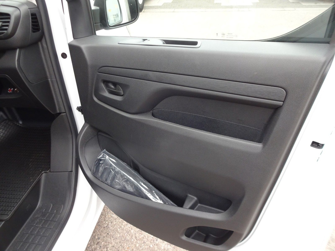 Novi Mali kombi Opel 50 x Vivaro Kasten L1H1, Klima, PDC,: slika Novi Mali kombi Opel 50 x Vivaro Kasten L1H1, Klima, PDC,