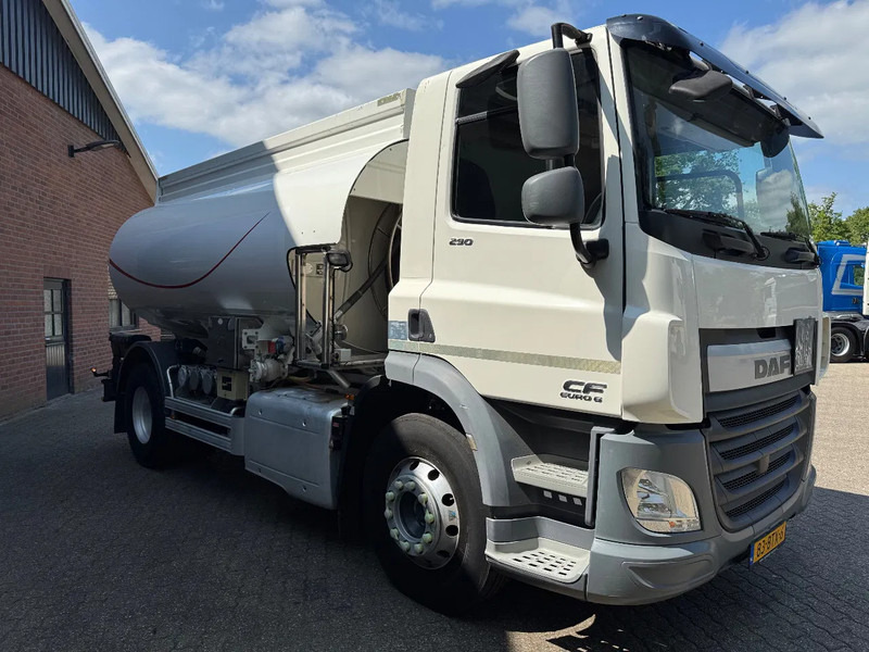 DAF CF 290 12.000 Fuel Diesel/Benzin Alle keuringen! Top conditie - Kamion cisterna: slika DAF CF 290 12.000 Fuel Diesel/Benzin Alle keuringen! Top conditie - Kamion cisterna DAF CF 290 12.000 Fuel Diesel/Benzin Alle keuringen! Top conditie - Kamion cisterna: slika DAF CF 290 12.000 Fuel Diesel/Benzin Alle keuringen! Top conditie - Kamion cisterna