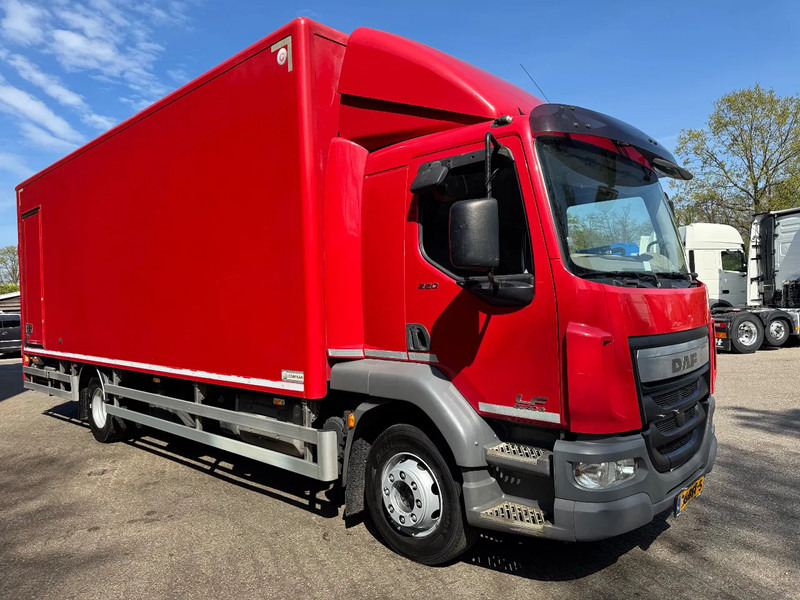 DAF LF 220 16T Airco 7.3M Koffer LBW 488.770KM Nl Truck - Kamion sandučar: slika DAF LF 220 16T Airco 7.3M Koffer LBW 488.770KM Nl Truck - Kamion sandučar DAF LF 220 16T Airco 7.3M Koffer LBW 488.770KM Nl Truck - Kamion sandučar: slika DAF LF 220 16T Airco 7.3M Koffer LBW 488.770KM Nl Truck - Kamion sandučar
