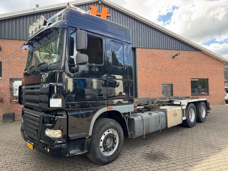 DAF XF 105.460 6X2 Space Cab Manual 565.815KM - Kamion s kabelskim sustavom: slika DAF XF 105.460 6X2 Space Cab Manual 565.815KM - Kamion s kabelskim sustavom DAF XF 105.460 6X2 Space Cab Manual 565.815KM - Kamion s kabelskim sustavom: slika DAF XF 105.460 6X2 Space Cab Manual 565.815KM - Kamion s kabelskim sustavom