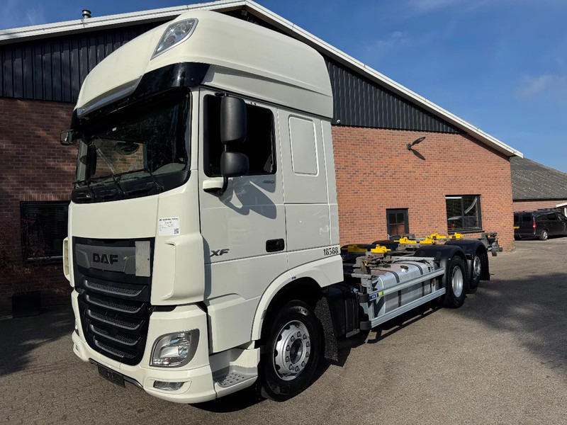 DAF XF 480 6X2 SSC FAR BDF Retarder 2x AHK 7.82 Multiwechseler - Transporter kontejnera/ Kamion s izmjenjivim sanducima: slika DAF XF 480 6X2 SSC FAR BDF Retarder 2x AHK 7.82 Multiwechseler - Transporter kontejnera/ Kamion s izmjenjivim sanducima DAF XF 480 6X2 SSC FAR BDF Retarder 2x AHK 7.82 Multiwechseler - Transporter kontejnera/ Kamion s izmjenjivim sanducima: slika DAF XF 480 6X2 SSC FAR BDF Retarder 2x AHK 7.82 Multiwechseler - Transporter kontejnera/ Kamion s izmjenjivim sanducima