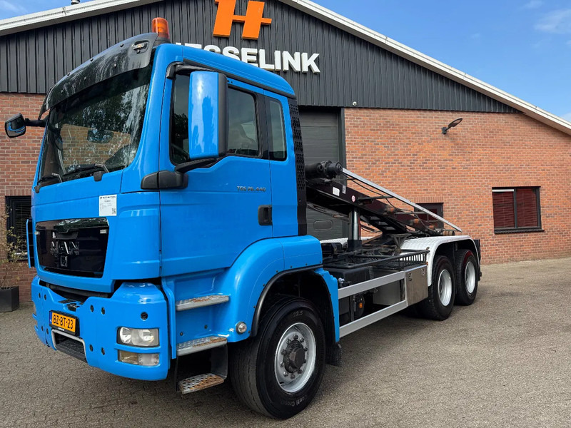 MAN TGS 26.440 6X6 30T NCH Kabel/Cable Manual EEV AHK NL Truck - Kamion s kabelskim sustavom: slika MAN TGS 26.440 6X6 30T NCH Kabel/Cable Manual EEV AHK NL Truck - Kamion s kabelskim sustavom MAN TGS 26.440 6X6 30T NCH Kabel/Cable Manual EEV AHK NL Truck - Kamion s kabelskim sustavom: slika MAN TGS 26.440 6X6 30T NCH Kabel/Cable Manual EEV AHK NL Truck - Kamion s kabelskim sustavom