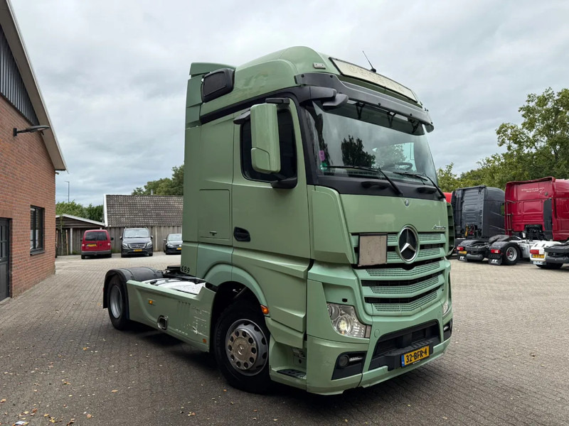 Mercedes-Benz Actros 1842 4X2 Streamspace Side skirts 2x tank NL Truck - Tegljač: slika Mercedes-Benz Actros 1842 4X2 Streamspace Side skirts 2x tank NL Truck - Tegljač Mercedes-Benz Actros 1842 4X2 Streamspace Side skirts 2x tank NL Truck - Tegljač: slika Mercedes-Benz Actros 1842 4X2 Streamspace Side skirts 2x tank NL Truck - Tegljač