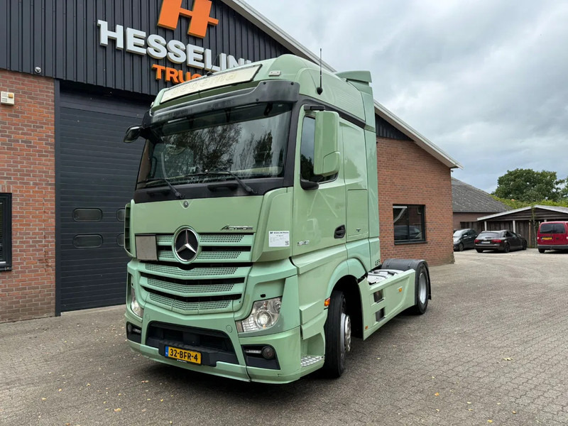 Mercedes-Benz Actros 1842 4X2 Streamspace Side skirts 2x tank NL Truck - Tegljač: slika Mercedes-Benz Actros 1842 4X2 Streamspace Side skirts 2x tank NL Truck - Tegljač Mercedes-Benz Actros 1842 4X2 Streamspace Side skirts 2x tank NL Truck - Tegljač: slika Mercedes-Benz Actros 1842 4X2 Streamspace Side skirts 2x tank NL Truck - Tegljač