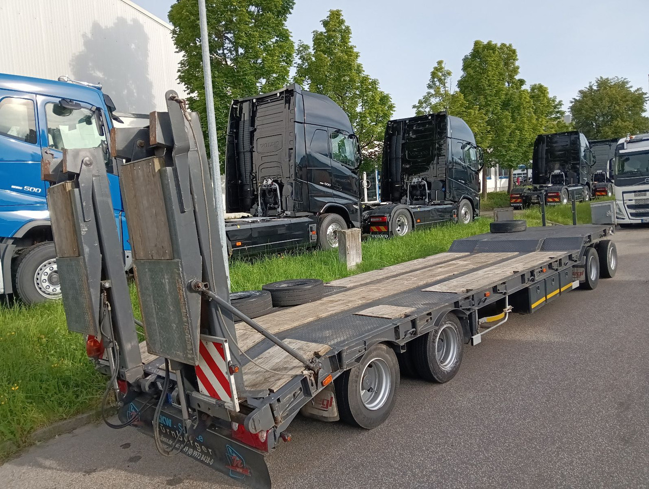 Fliegl 4-Achs Tieflader hydr.Rampe Blatt TopZustand TÜV - Prikolica s niskim utovarivačem: slika Fliegl 4-Achs Tieflader hydr.Rampe Blatt TopZustand TÜV - Prikolica s niskim utovarivačem Fliegl 4-Achs Tieflader hydr.Rampe Blatt TopZustand TÜV - Prikolica s niskim utovarivačem: slika Fliegl 4-Achs Tieflader hydr.Rampe Blatt TopZustand TÜV - Prikolica s niskim utovarivačem