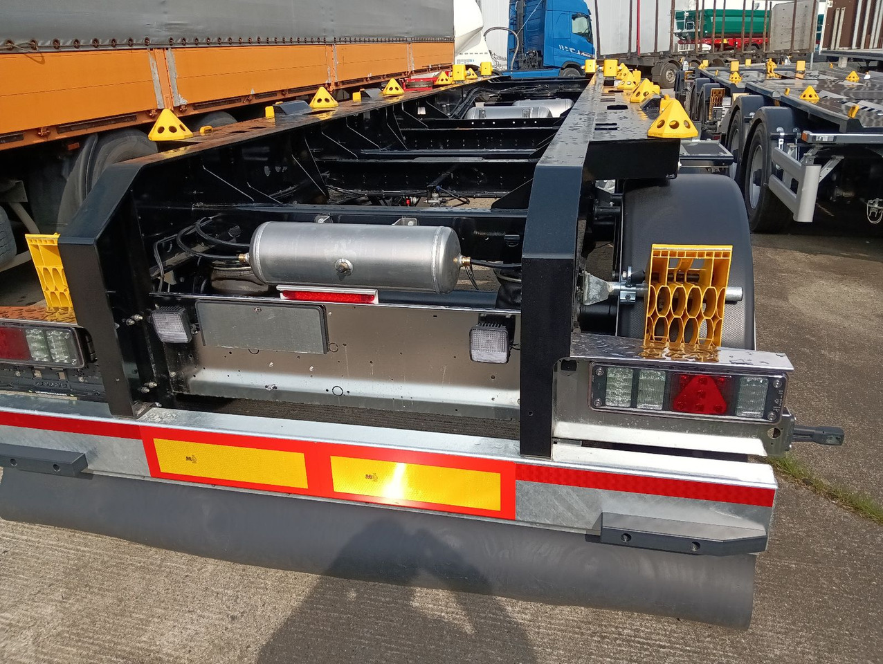 Hüffermann 3-A VARIO-CARRIER SAF NEU VERZINKT LiftAlufelgen - Abroll/ Samopodizač prikolica: slika Hüffermann 3-A VARIO-CARRIER SAF NEU VERZINKT LiftAlufelgen - Abroll/ Samopodizač prikolica Hüffermann 3-A VARIO-CARRIER SAF NEU VERZINKT LiftAlufelgen - Abroll/ Samopodizač prikolica: slika Hüffermann 3-A VARIO-CARRIER SAF NEU VERZINKT LiftAlufelgen - Abroll/ Samopodizač prikolica