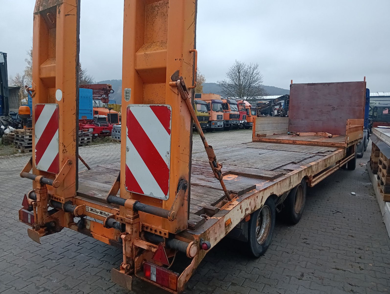 Müller-Mitteltal T 3 9,55m 0,90m Rampen, Bordwand vorne ABS SAF - Prikolica s niskim utovarivačem: slika Müller-Mitteltal T 3 9,55m 0,90m Rampen, Bordwand vorne ABS SAF - Prikolica s niskim utovarivačem Müller-Mitteltal T 3 9,55m 0,90m Rampen, Bordwand vorne ABS SAF - Prikolica s niskim utovarivačem: slika Müller-Mitteltal T 3 9,55m 0,90m Rampen, Bordwand vorne ABS SAF - Prikolica s niskim utovarivačem