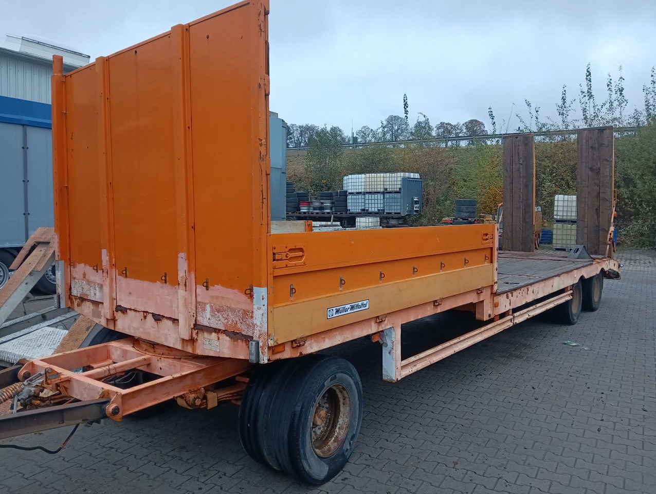 Müller-Mitteltal T 3 9,55m 0,90m Rampen, Bordwand vorne ABS SAF - Prikolica s niskim utovarivačem: slika Müller-Mitteltal T 3 9,55m 0,90m Rampen, Bordwand vorne ABS SAF - Prikolica s niskim utovarivačem Müller-Mitteltal T 3 9,55m 0,90m Rampen, Bordwand vorne ABS SAF - Prikolica s niskim utovarivačem: slika Müller-Mitteltal T 3 9,55m 0,90m Rampen, Bordwand vorne ABS SAF - Prikolica s niskim utovarivačem