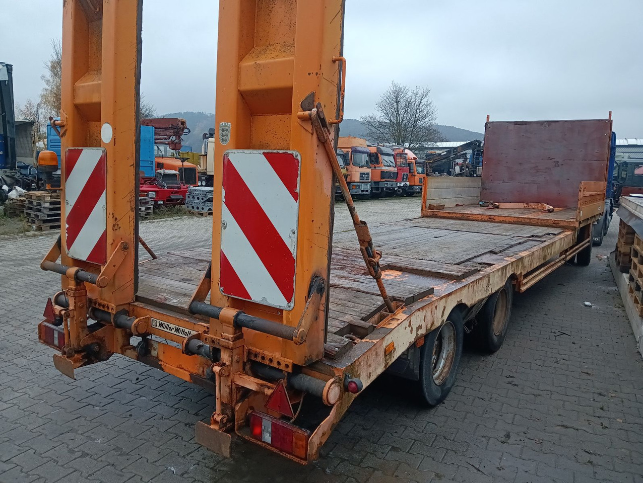 Zakup Müller-Mitteltal T 3 9,55m 0,90m Rampen, Bordwand vorne ABS SAF Müller-Mitteltal T 3 9,55m 0,90m Rampen, Bordwand vorne ABS SAF: slika Zakup Müller-Mitteltal T 3 9,55m 0,90m Rampen, Bordwand vorne ABS SAF Müller-Mitteltal T 3 9,55m 0,90m Rampen, Bordwand vorne ABS SAF Zakup Müller-Mitteltal T 3 9,55m 0,90m Rampen, Bordwand vorne ABS SAF Müller-Mitteltal T 3 9,55m 0,90m Rampen, Bordwand vorne ABS SAF: slika Zakup Müller-Mitteltal T 3 9,55m 0,90m Rampen, Bordwand vorne ABS SAF Müller-Mitteltal T 3 9,55m 0,90m Rampen, Bordwand vorne ABS SAF