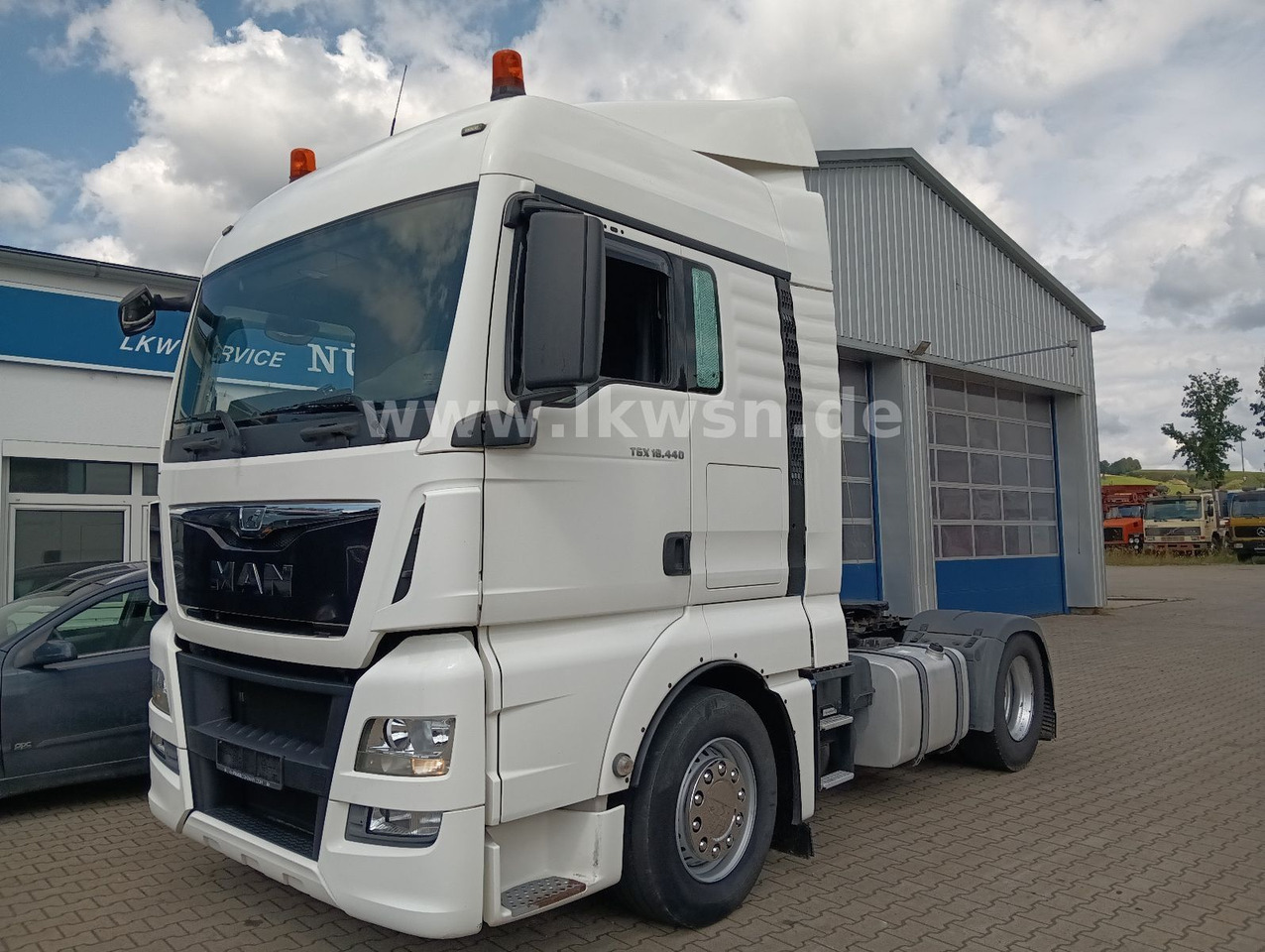 MAN TGX 18:440 FLT XLX 2xTank Klima Spoiler Kühlbox MAN TGX 18:440 FLT XLX 2xTank Klima Spoiler Kühlbox - Tegljač: slika MAN TGX 18:440 FLT XLX 2xTank Klima Spoiler Kühlbox MAN TGX 18:440 FLT XLX 2xTank Klima Spoiler Kühlbox - Tegljač MAN TGX 18:440 FLT XLX 2xTank Klima Spoiler Kühlbox MAN TGX 18:440 FLT XLX 2xTank Klima Spoiler Kühlbox - Tegljač: slika MAN TGX 18:440 FLT XLX 2xTank Klima Spoiler Kühlbox MAN TGX 18:440 FLT XLX 2xTank Klima Spoiler Kühlbox - Tegljač