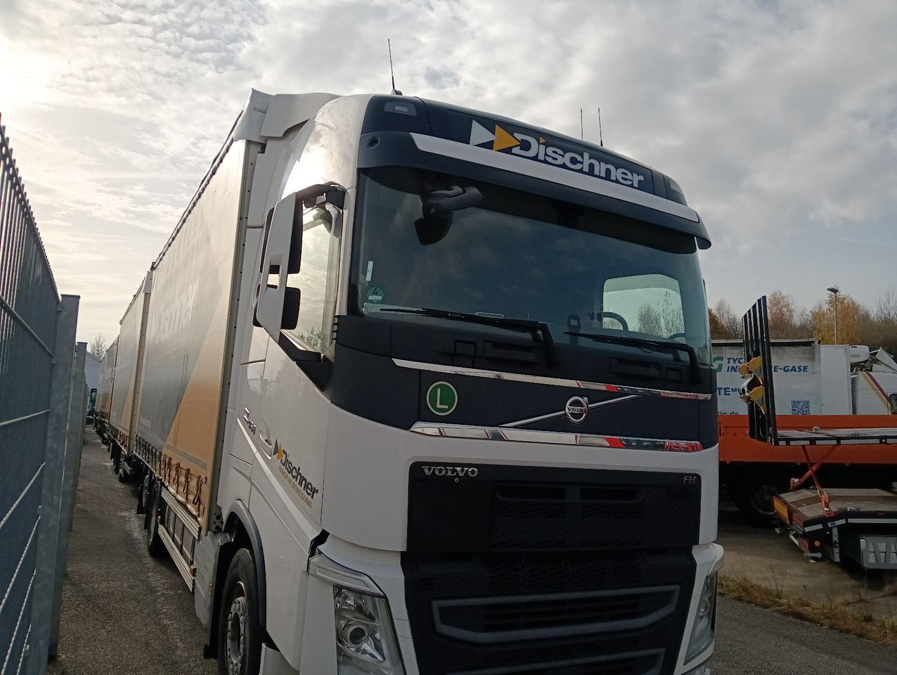 Volvo 2x JUMBO 120m3 FH460 Globe 6x2 SCHMITZ I-PARCool - Kamion s ceradom: slika Volvo 2x JUMBO 120m3 FH460 Globe 6x2 SCHMITZ I-PARCool - Kamion s ceradom Volvo 2x JUMBO 120m3 FH460 Globe 6x2 SCHMITZ I-PARCool - Kamion s ceradom: slika Volvo 2x JUMBO 120m3 FH460 Globe 6x2 SCHMITZ I-PARCool - Kamion s ceradom