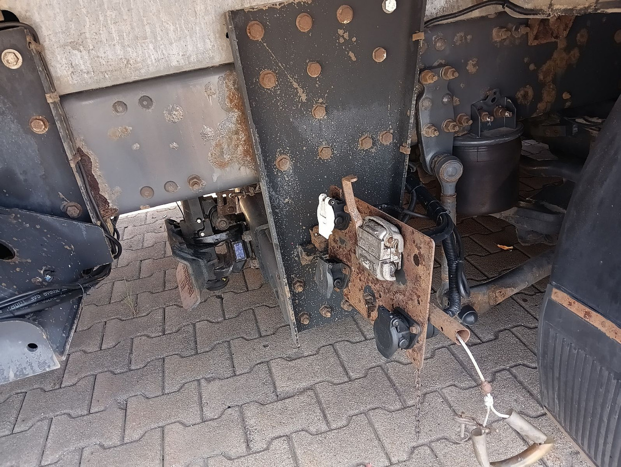 Kamion hladnjača Volvo FM13-460 EEV 6x2R CarrierSupra550 7,3m LBW1.5t: slika Kamion hladnjača Volvo FM13-460 EEV 6x2R CarrierSupra550 7,3m LBW1.5t Kamion hladnjača Volvo FM13-460 EEV 6x2R CarrierSupra550 7,3m LBW1.5t: slika Kamion hladnjača Volvo FM13-460 EEV 6x2R CarrierSupra550 7,3m LBW1.5t