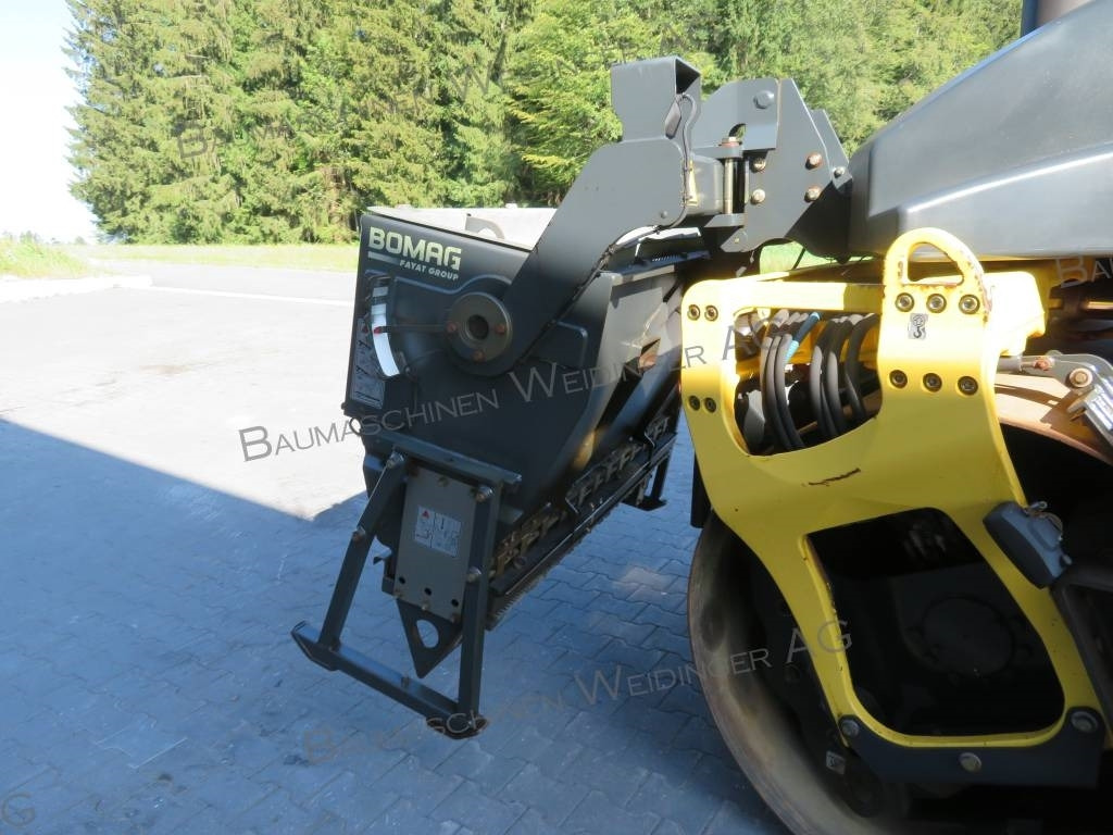 Bomag BS 150 - Posipač pijeska/ Soli: slika Bomag BS 150 - Posipač pijeska/ Soli Bomag BS 150 - Posipač pijeska/ Soli: slika Bomag BS 150 - Posipač pijeska/ Soli