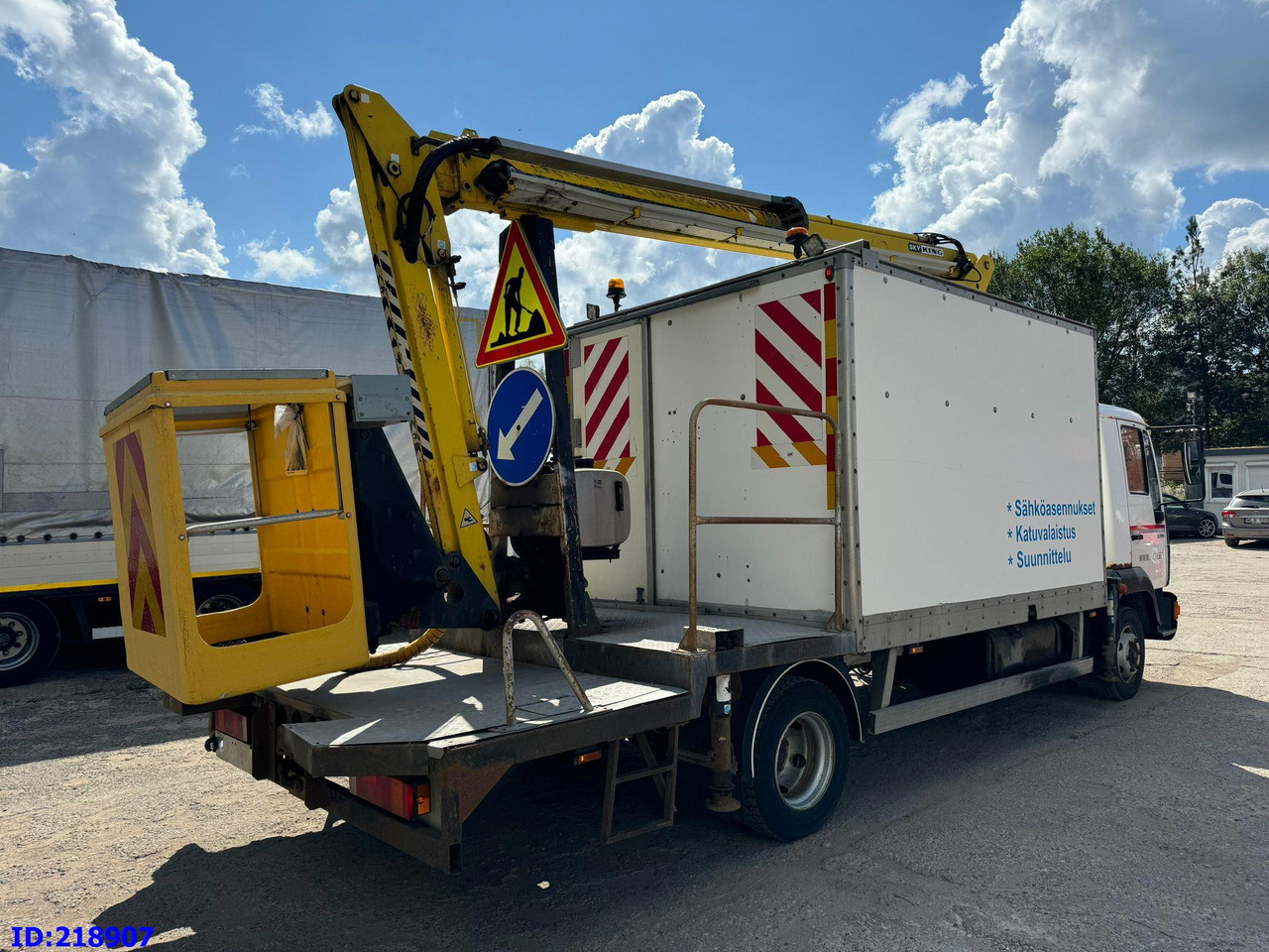 MAN LE 220C + Sky King 179TV - Podizna platforma montirana na kamion: slika MAN LE 220C + Sky King 179TV - Podizna platforma montirana na kamion MAN LE 220C + Sky King 179TV - Podizna platforma montirana na kamion: slika MAN LE 220C + Sky King 179TV - Podizna platforma montirana na kamion