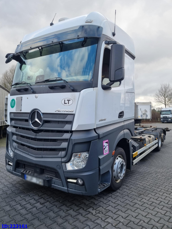 MERCEDES-BENZ Actros 2542 BDF 6x2 Euro6 - Kamion-šasija: slika MERCEDES-BENZ Actros 2542 BDF 6x2 Euro6 - Kamion-šasija MERCEDES-BENZ Actros 2542 BDF 6x2 Euro6 - Kamion-šasija: slika MERCEDES-BENZ Actros 2542 BDF 6x2 Euro6 - Kamion-šasija