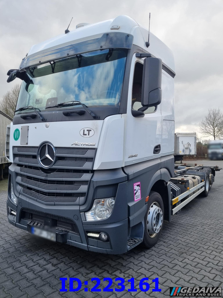 MERCEDES-BENZ Actros 2542 BDF 6x2 Euro6 - Kamion-šasija: slika MERCEDES-BENZ Actros 2542 BDF 6x2 Euro6 - Kamion-šasija MERCEDES-BENZ Actros 2542 BDF 6x2 Euro6 - Kamion-šasija: slika MERCEDES-BENZ Actros 2542 BDF 6x2 Euro6 - Kamion-šasija