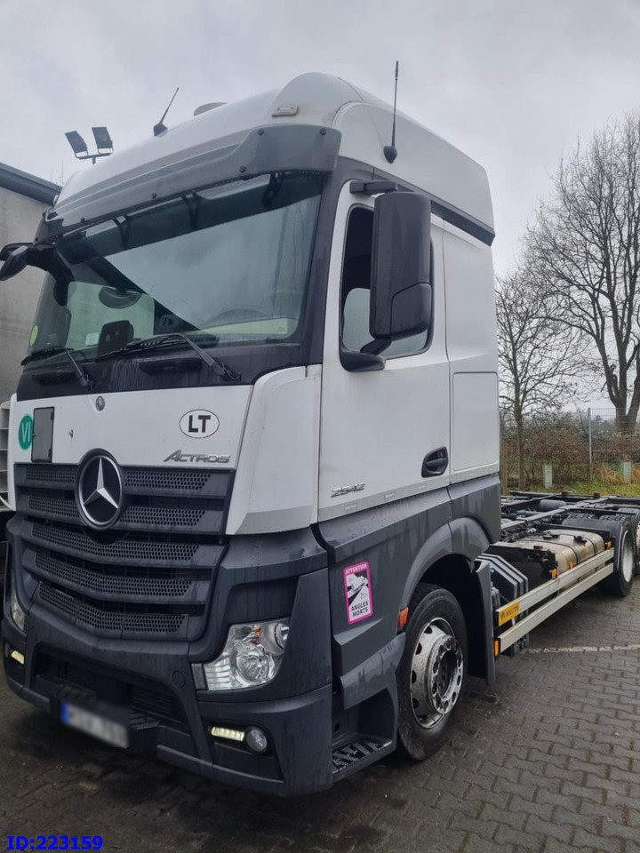 MERCEDES-BENZ Actros 2542 BDF 6x2 Euro6 - Kamion-šasija: slika MERCEDES-BENZ Actros 2542 BDF 6x2 Euro6 - Kamion-šasija MERCEDES-BENZ Actros 2542 BDF 6x2 Euro6 - Kamion-šasija: slika MERCEDES-BENZ Actros 2542 BDF 6x2 Euro6 - Kamion-šasija