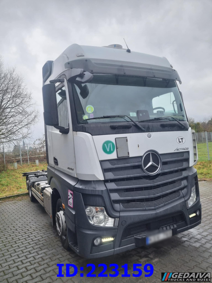 MERCEDES-BENZ Actros 2542 BDF 6x2 Euro6 - Kamion-šasija: slika MERCEDES-BENZ Actros 2542 BDF 6x2 Euro6 - Kamion-šasija MERCEDES-BENZ Actros 2542 BDF 6x2 Euro6 - Kamion-šasija: slika MERCEDES-BENZ Actros 2542 BDF 6x2 Euro6 - Kamion-šasija