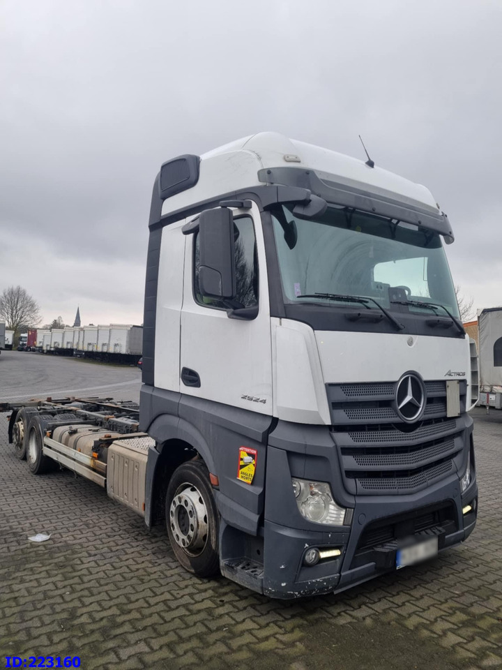 MERCEDES-BENZ Actros 2542 BDF Euro6 - Kamion-šasija: slika MERCEDES-BENZ Actros 2542 BDF Euro6 - Kamion-šasija MERCEDES-BENZ Actros 2542 BDF Euro6 - Kamion-šasija: slika MERCEDES-BENZ Actros 2542 BDF Euro6 - Kamion-šasija