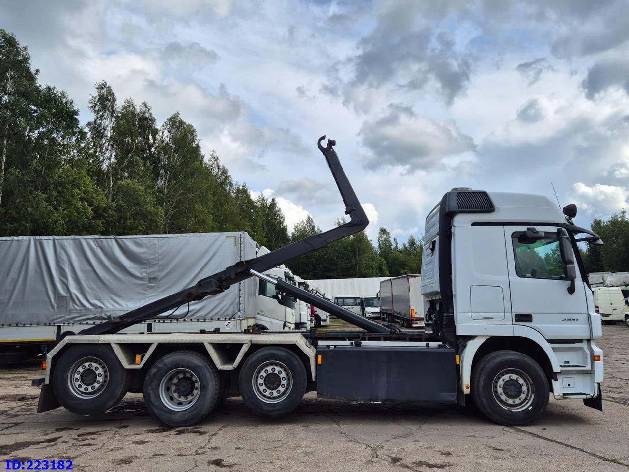 MERCEDES-BENZ Actros 2551 8x2 V8 Retarder - Kamion s kukastom dizalicom: slika MERCEDES-BENZ Actros 2551 8x2 V8 Retarder - Kamion s kukastom dizalicom MERCEDES-BENZ Actros 2551 8x2 V8 Retarder - Kamion s kukastom dizalicom: slika MERCEDES-BENZ Actros 2551 8x2 V8 Retarder - Kamion s kukastom dizalicom
