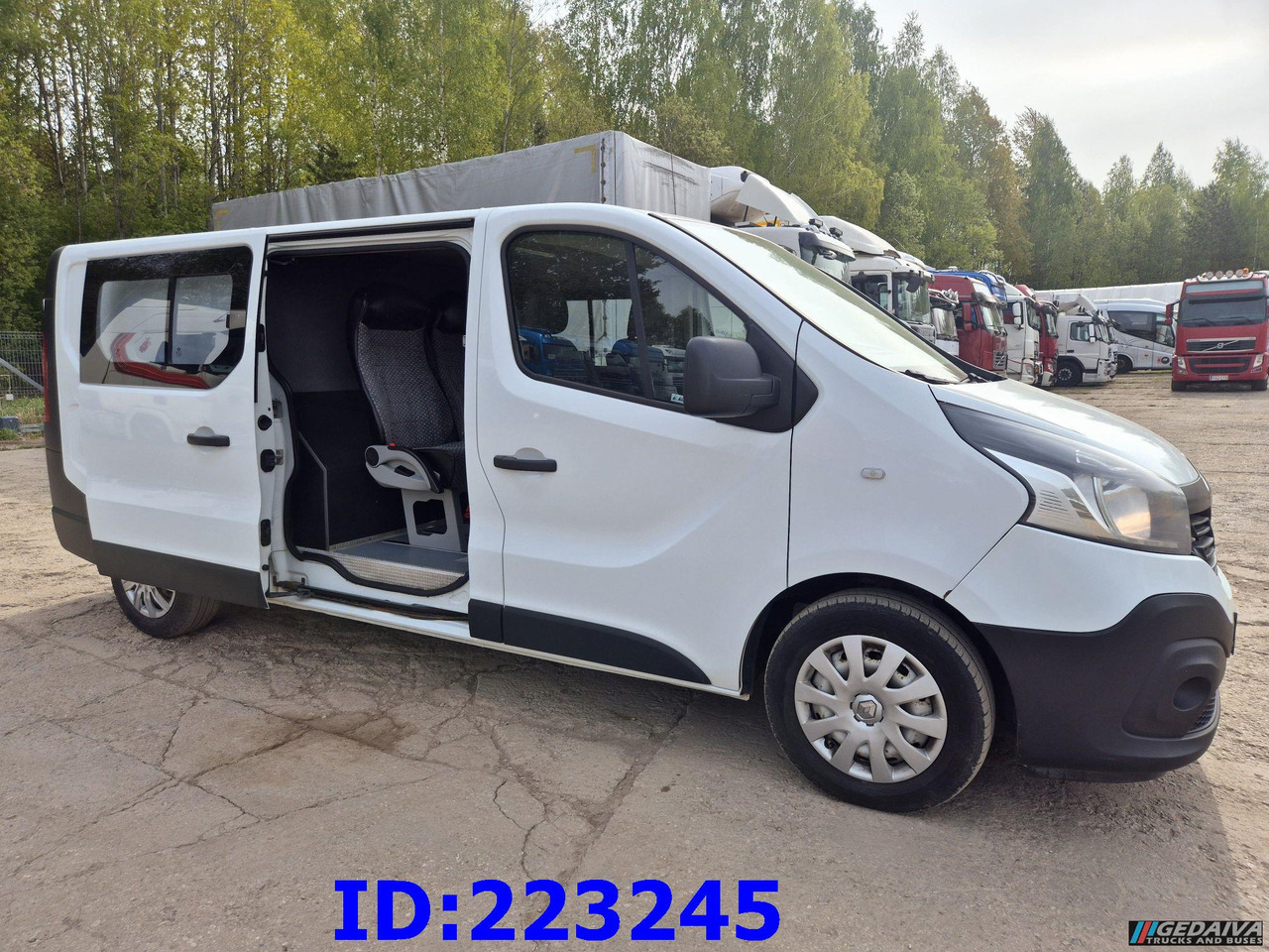 RENAULT Trafic Euro6 - Dostavno vozilo s dvostrukom kabinom: slika RENAULT Trafic Euro6 - Dostavno vozilo s dvostrukom kabinom RENAULT Trafic Euro6 - Dostavno vozilo s dvostrukom kabinom: slika RENAULT Trafic Euro6 - Dostavno vozilo s dvostrukom kabinom